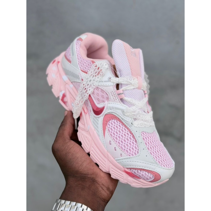 baskets Nike V5 RNR roses et blanches - BabiShop225