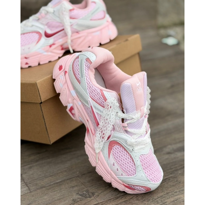 baskets Nike V5 RNR roses et blanches - BabiShop225